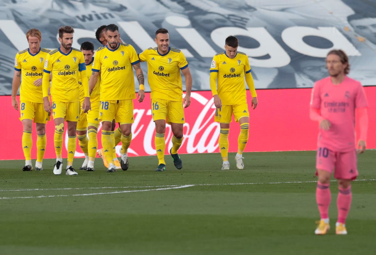Los pupilos de Zinedine Zidane perdieron por la mínima y registran su primer descalabro en la justa española. | Anthony Lozano se encargó de enfriar a los madrileños desde los 16’ de juego. Real Madrid se medirá al Shakhtar en duelo de Champions y Cádiz se medirá al Villarreal en La Liga.