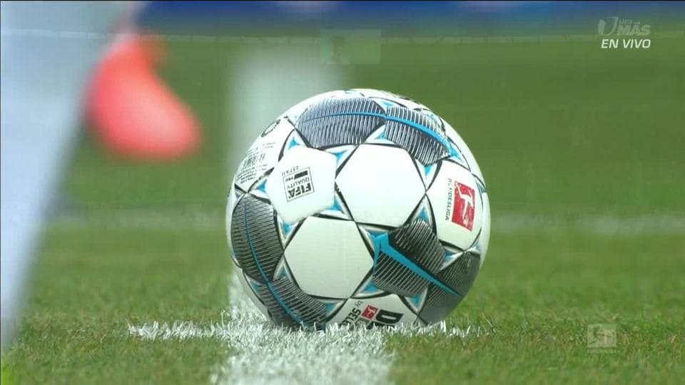 Arranca el partido y la pelota está en juego.