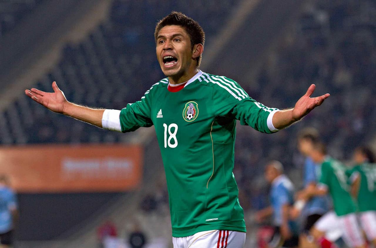 Para 2011, volvió a ser convocado a la selección mexicana y allí se ganó a goles un lugar preferencial, el mismo que aún mantiene. No obstante, el salto a Europa nunca llegó.