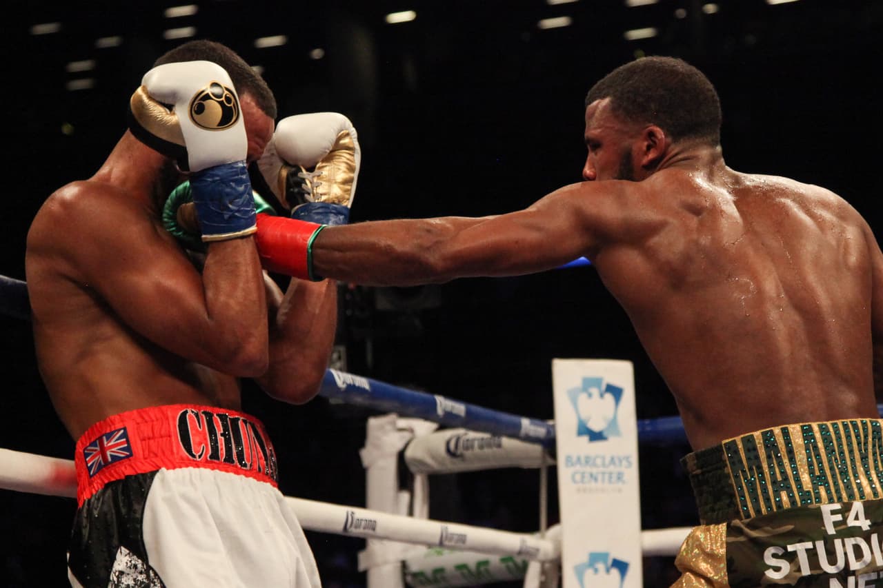 Ambos boxeadores conservaron sus respectivos títulos. Badou se quedó con el cinturón supermediano del CMB, mientras James conservó el título de la FIB.