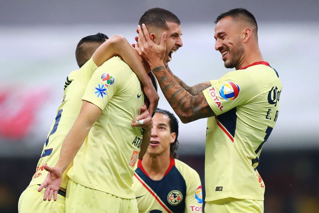 Los Pumas se iban al descanso con la necesidad de dos goles, una tarea complicada, más no imposible. Era imprescindible no cometer más errores atrás.Pero en el complemento fue lo primero que sucedió. Otro error de primaria por parte de Juan Iturbe, recién ingresado al campo, le dejó la pelota servida a Guido Rodríguez quien liquidó la Semifinal y puso a las Águilas pensando en el Cruz Azul.