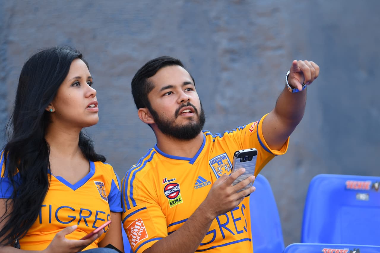 El color de la afición en la Jornada 9