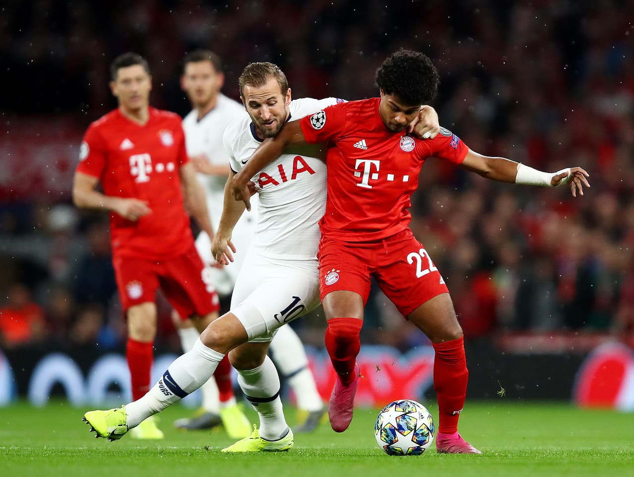 El 11 de noviembre del 2016, Gnabry debuta con la selección absoluta de Alemania en las eliminatorias rumbo al Mundial de Rusia en 2018 y anota un Hat-trick, rompiendo récord como primer debutante de Alemania desde que Müller lo logró en 1976.