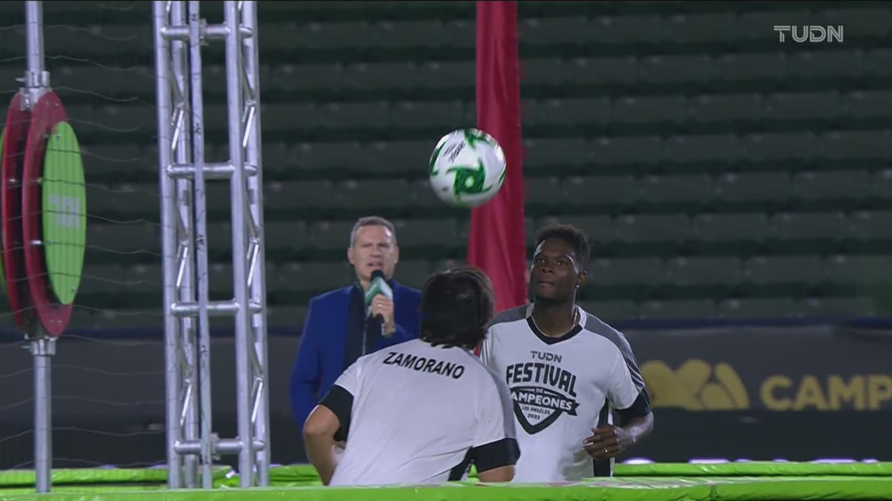 Stoichkov, Zamorano, Ramón Morales, Avilés Hurtado, Mané de la Parra y muchos más participaron en las dinámicas que pusieron a prueba su calidad y talento con el balón.