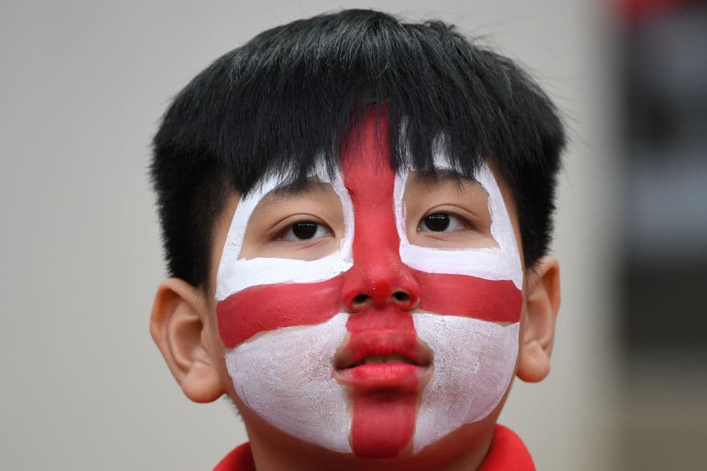 Los fanáticos en Moscú prendieron la fiesta del duelo de octavos de final entre Colombia e Inglaterra, con un colorido que marca la definición del último clasificado a cuartos de final en Rusia 2018.