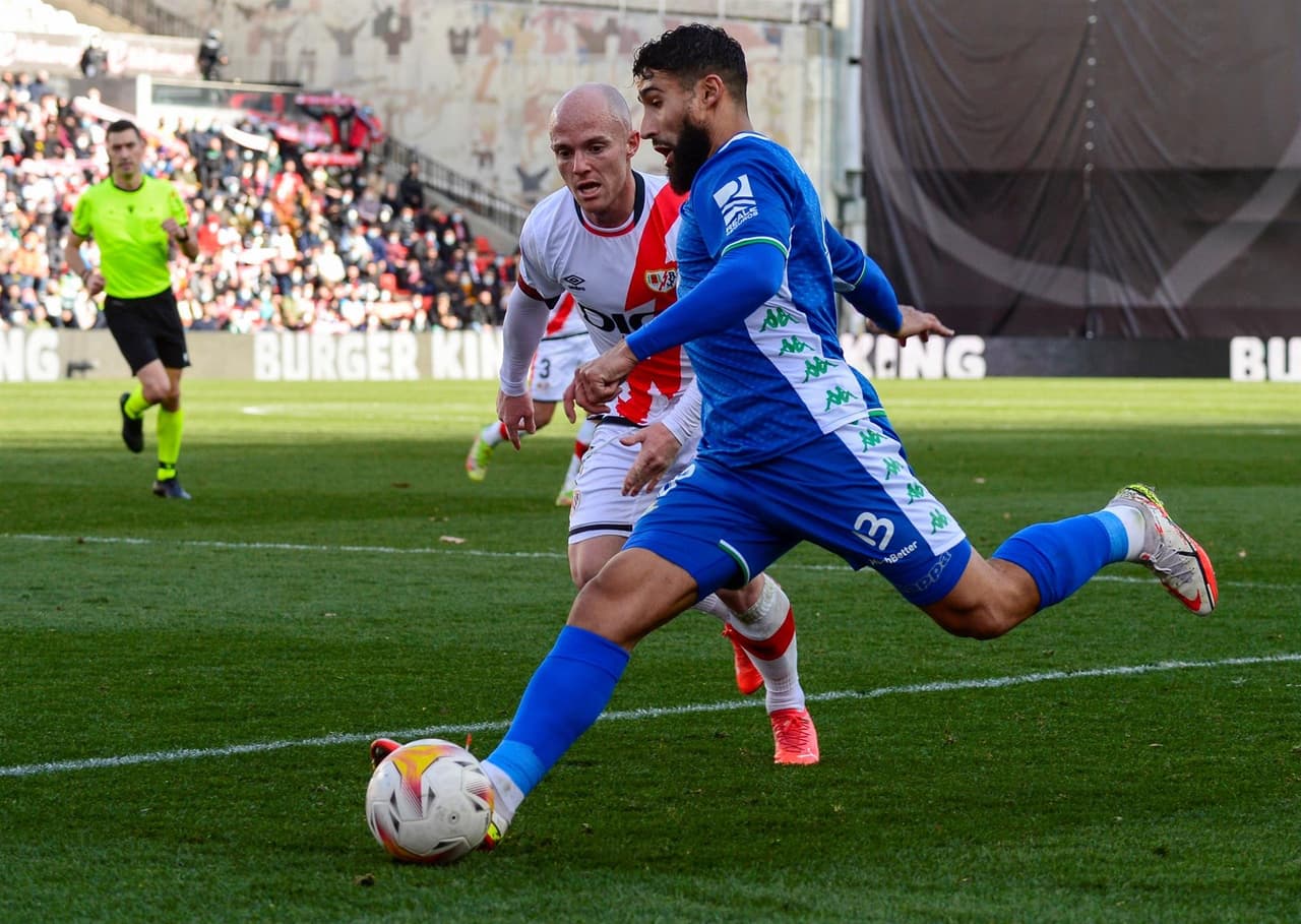 Rayo Vallecano le empata al Real Betis 1-1 durante la J 20 en La Liga. Sergio Canales ponía a los béticos arriba al 45'+2', pero fue Iván Balliu al 70' quien igualó el marcador y permitió que se repartieran puntos. Andrés Guardado ingresó al 39', mientras que Diego Lainez estuvo en la banca.