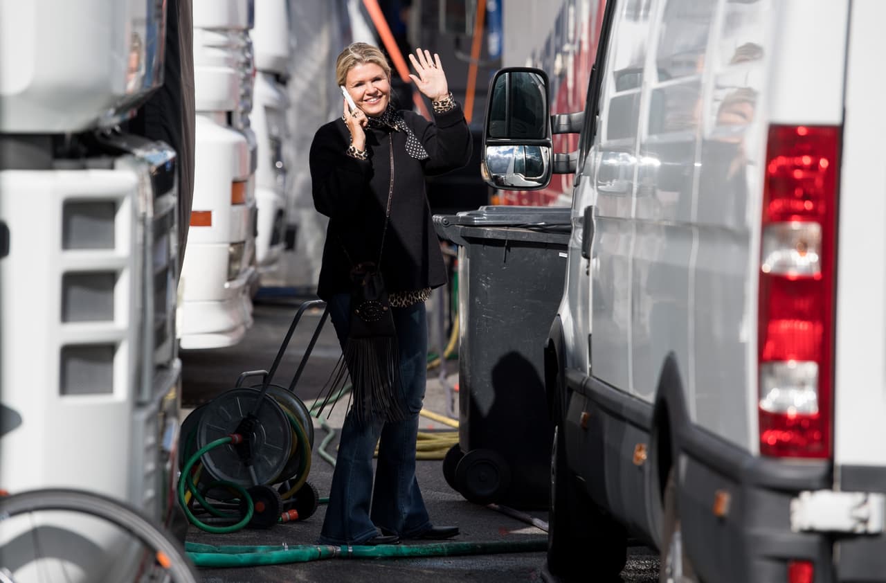 Corine Schumacher, su esposa, se mantiene hermética a pesar de que algunos patrocinadores le han retirado su apoyo al alemán, cuyo tratamiento semanal tendría un costo de 140 mil euros semanales.