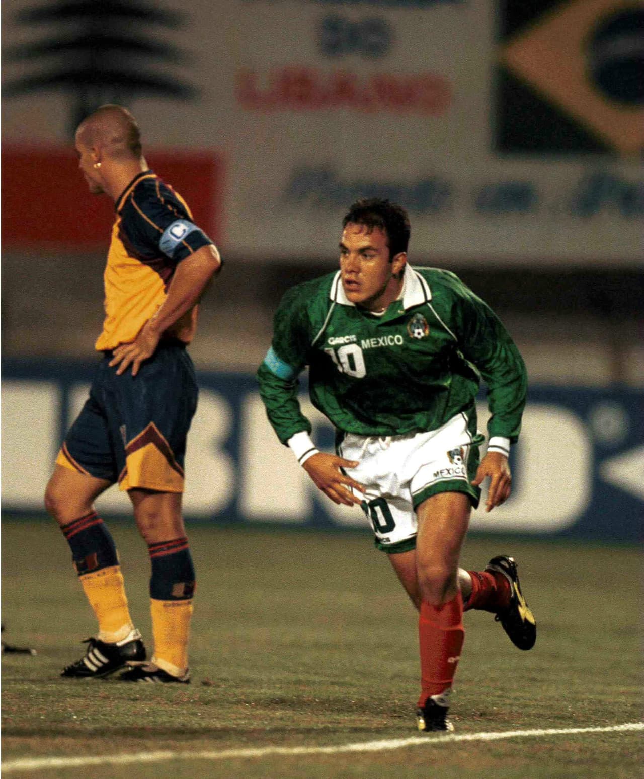 El segundo enfrentamiento México – Venezuela en Copa América se produjo en la edición de 1999 en Paraguay. Ambos fueron ubicados en el Grupo B junto con Brasil y Chile. México ganó 3 – 1 con goles de Cuauhtémoc Blanco (2 veces) y uno de Daniel Osorno. Por Venezuela marcó Gabriel Urdaneta. México llegó a semifinales donde perdió 2 – 0 con Brasil y luego se quedó con el Tercer Lugar tras vencer 2 – 1 a Chile.