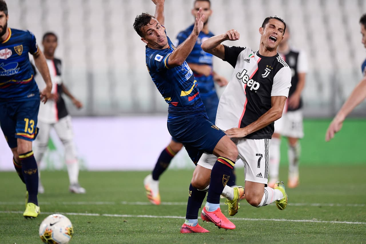 La defensa del Lecce se plantó tan bien que se convirtió en un muro para Cristiano Ronaldo.