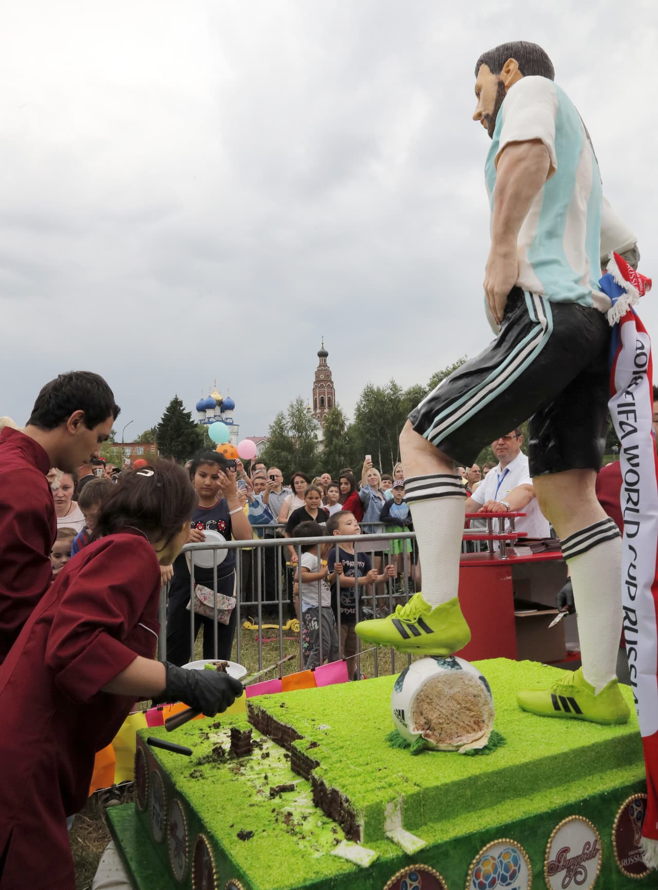La canción
<i>I will survive</i> (Sobreviviré), suena, casi como un himno para Argentina, que empató 1-1 su primer partido en el Grupo D del Mundial ante Islandia y tras perder 3-0 el segundo ante Croacia.