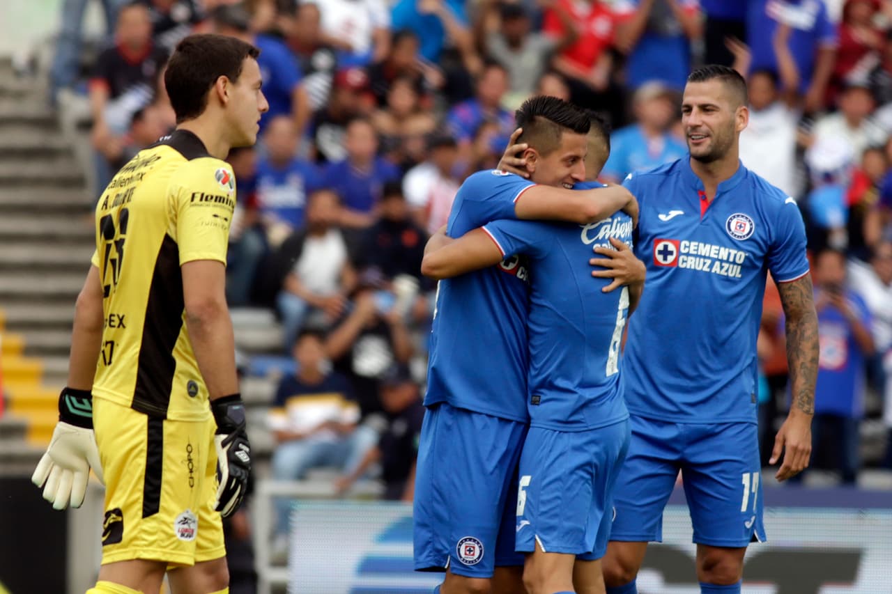Y muy pronto Cruz Azul ya estaba ampliando su ventaja. A los 46 minutos, apenas segundos después de haberse reanudado el cotejo, marcó el 3-1 con Roberto Alvarado, quien marcó el 3-1.