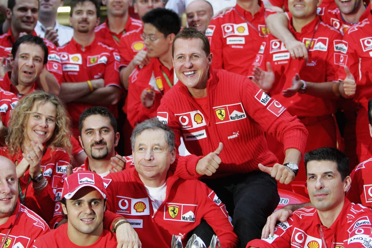 El equipo de Ferrari, que había logrado durante muchos años una hegemonía en la Fórmula 1, vivía un momento de 'capa caída' ante el resurgimiento de Renault entre los constructores. No obstante, en China todo fue fiesta y aún estaban en pelea cabeza a cabeza.