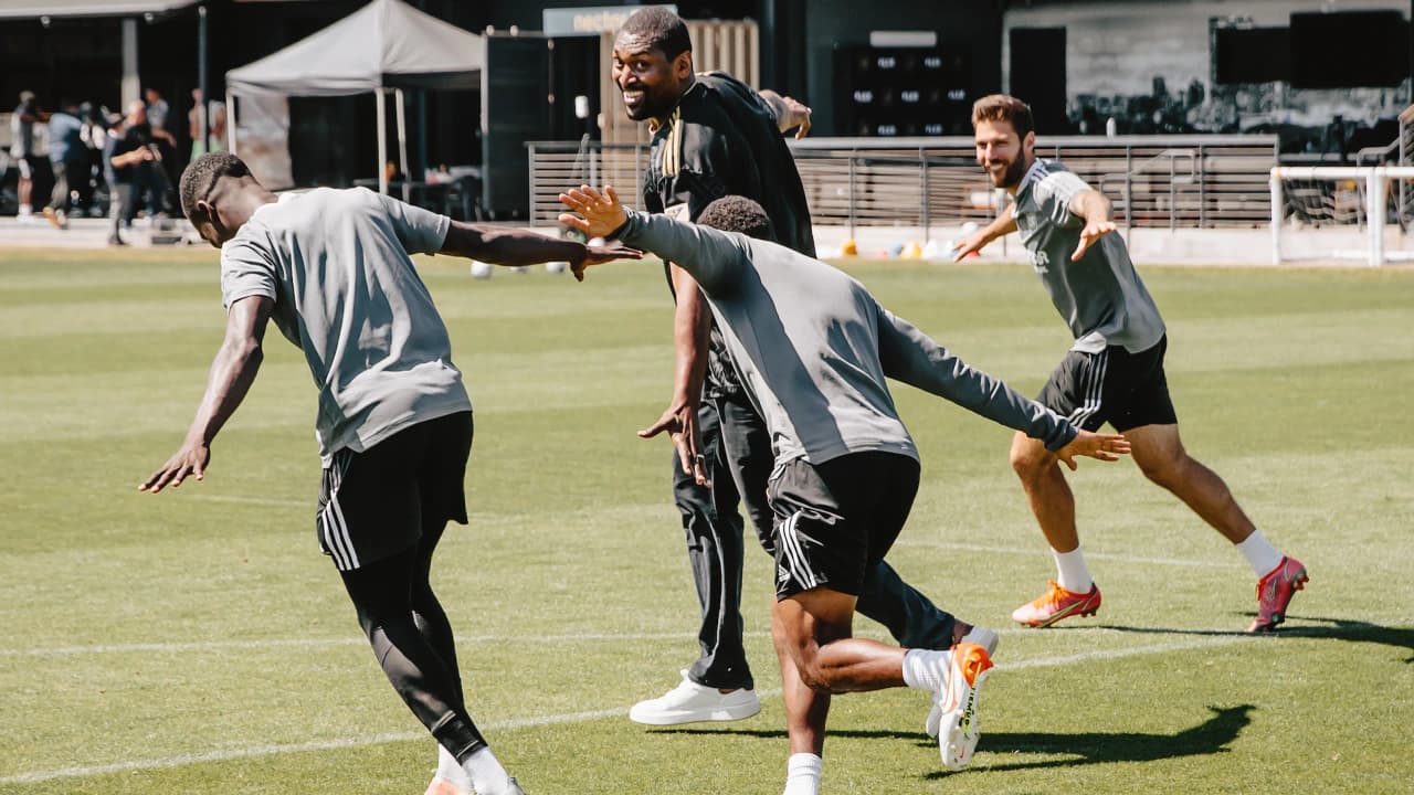 Metta World Peace pasó un buen día en el campamento de LAFC.