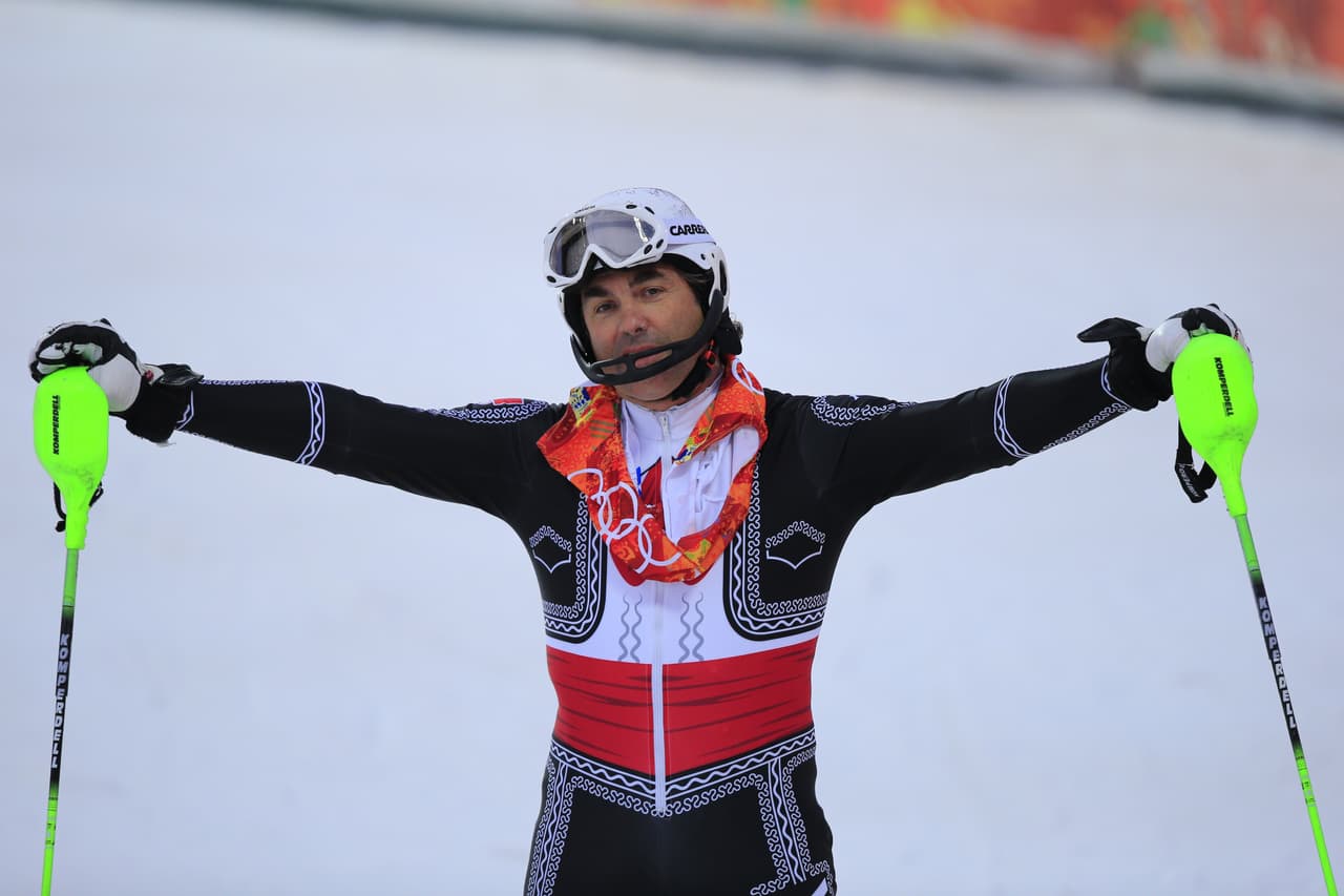 Un ajustado traje de torero fue el uniforme que vistió Von Hohenlohe en su competencia de eslalom gigante. De nuevo, la curiosidad del diseño se robó el show.