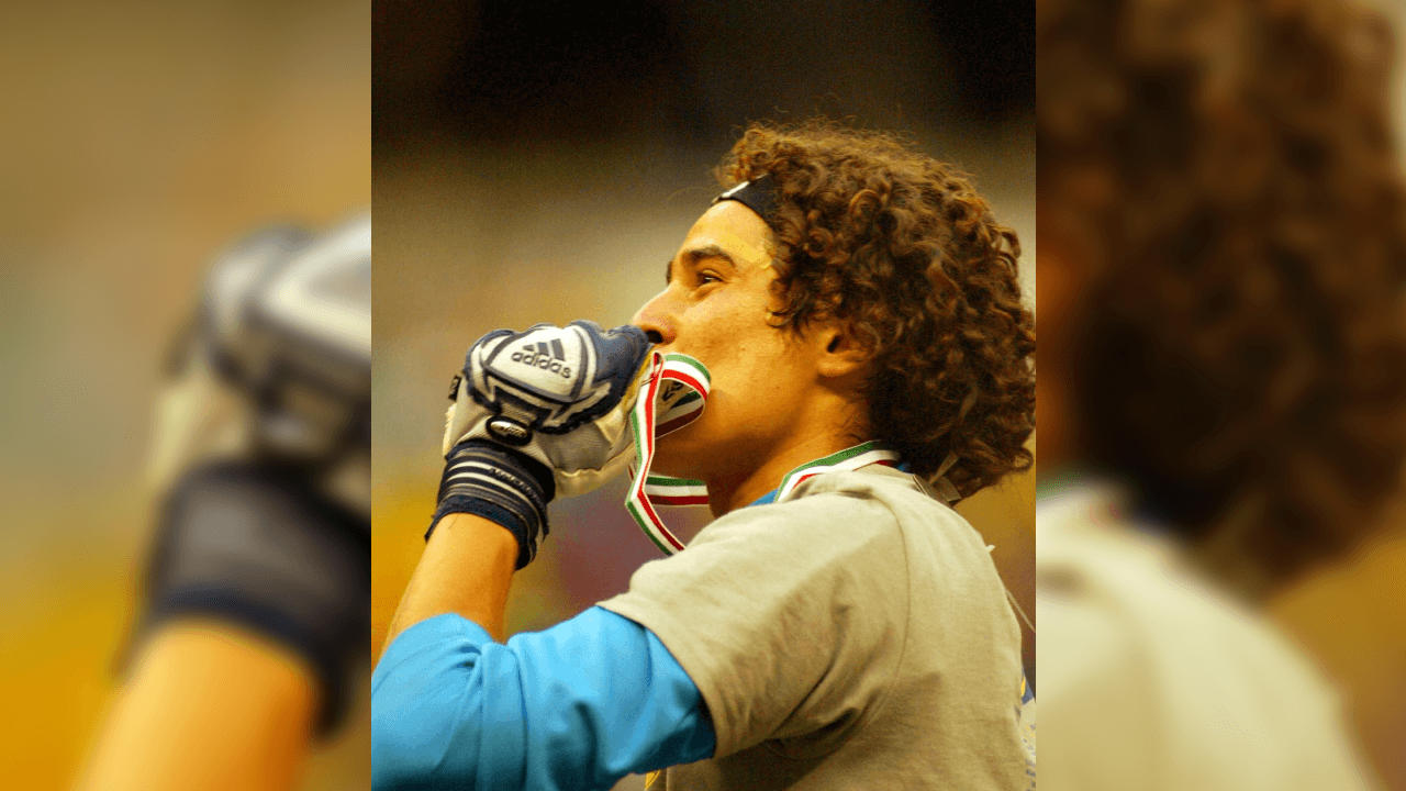 <b>Titular indiscutible, pocos títulos</b>
<br>- Guillermo Ochoa no ha ganado tantos títulos en su carrera, a pesar de la gran regularidad que ha tenido desde su debut, tanto en México, como en Europa.
<br>- Aquel campeonato del 2005 debe ser muy representativo por haber sido el primero en su carrera y lo hizo como titular.