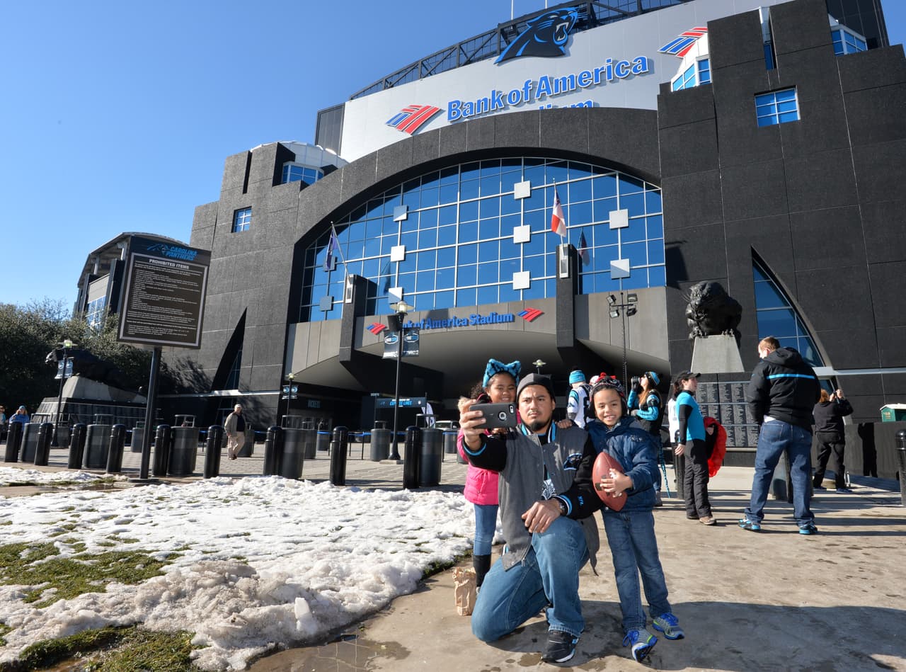 La adrenalina de los fans se desbordó durante los juegos de Campeonato de Conferencia de la NFL. ¡Checa las mejores tomas!