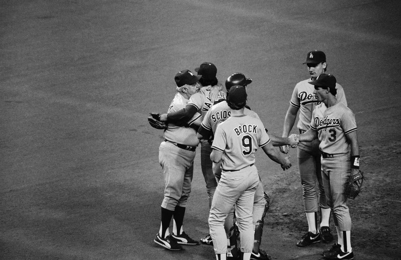 Valenzuela fue una pieza clave con Dodgers, con presencia en seis ocasiones en Juegos de las Estrellas por Liga Nacional y con récord de más juegos completos en cuatro temporadas.