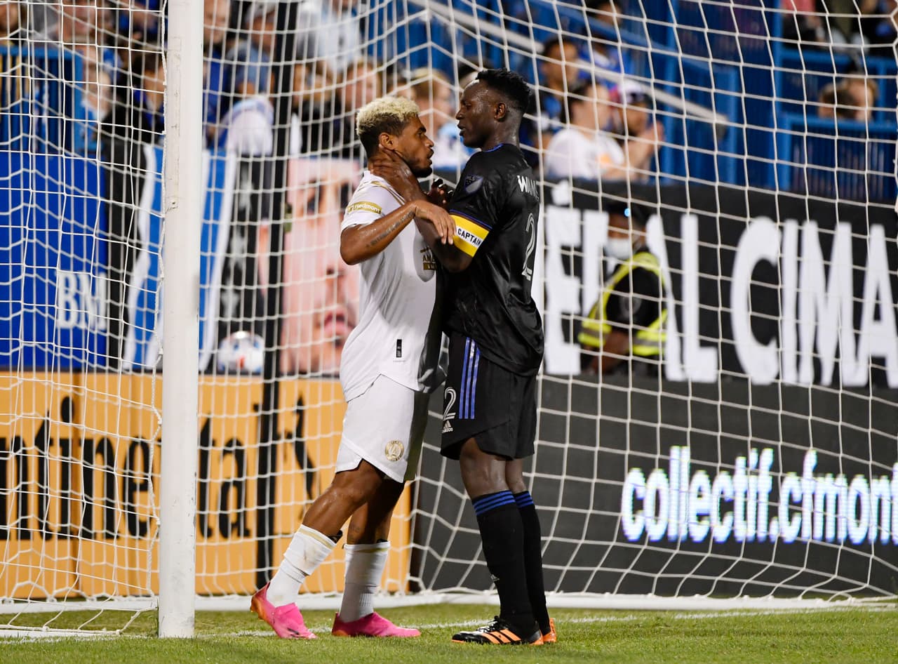 El volante de Montréal tomó del cuello al atacante de Atlanta United.
<br>