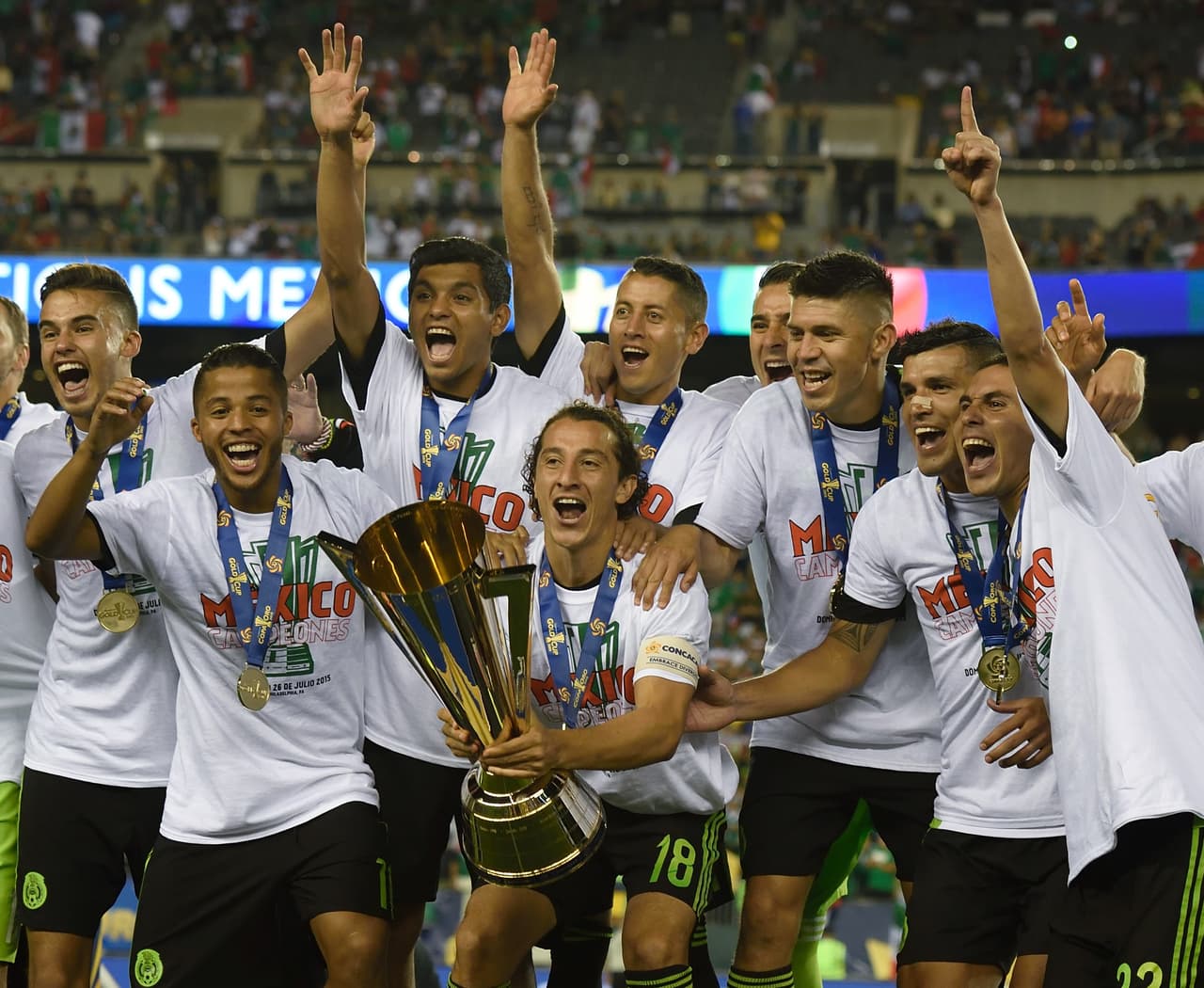 México fue campeón de la Copa Oro de 2015 y eso le permitió disputar la Copa Concacaf contra Estados Unidos para ganarse un boleto a la Copa Confederaciones en 2017. Fue el primer gran logro de De María.