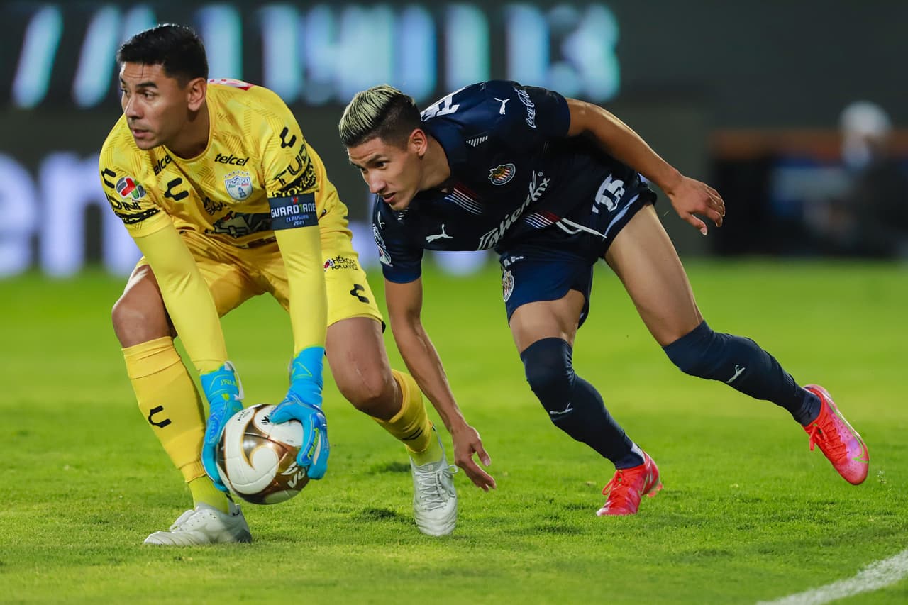 Pachuca vino de atrás y con doblete de Murillo se impuso a Chivas y lograron el boleto a Cuartos de Final donde enfrentarán al América.