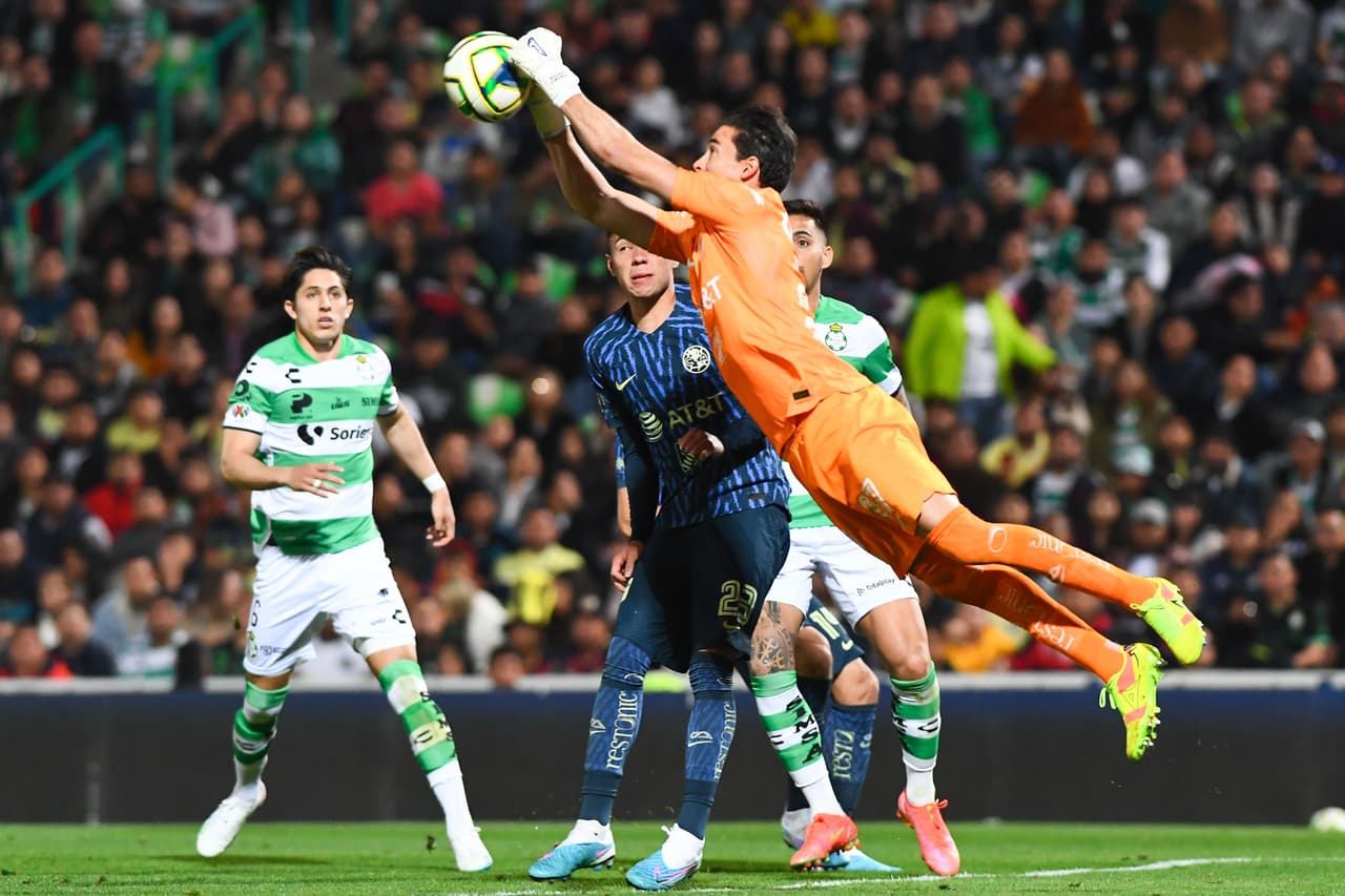 Santos Laguna y América disputaron un entretenido partido como parte de la Jornada 5 del Clausura 2023. Harold Preciado y Javier Correa anotaron para los laguneros en el primer tiempo, mientras que Henry Martín descontó de penal al final de la primera parte y Roger Martínez encontró el empate de tiro libre al 84'.