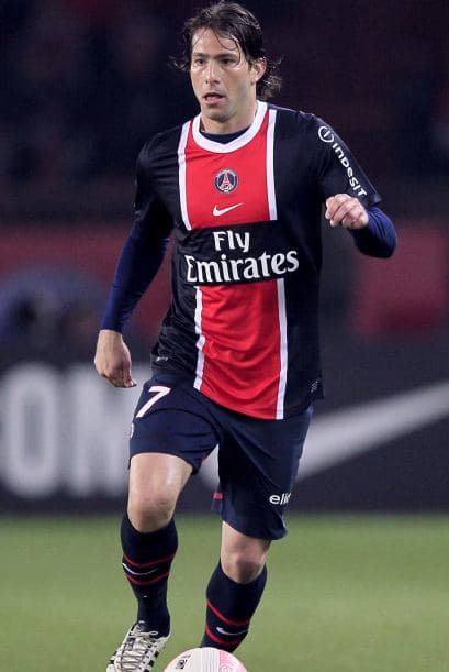 Maxwell: Ya en este 2012 pero en el mercado de fichajes invernal el brasileño dejó al Barcelona para asumir el reto del París Saint-Germain, esto al no tener el protagonismo deseado con el equipo español. Luego de un breve proceso de adaptación, parece que el lateral va ascendiendo su nivel en Francia.
