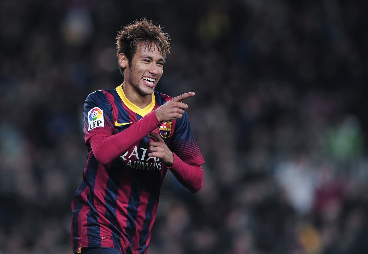 Pero tras su traspaso a Barcelona en mayo de 2013, el jugador volvió a su estilo rebelde, aunque sin tener tan marcada la cresta.