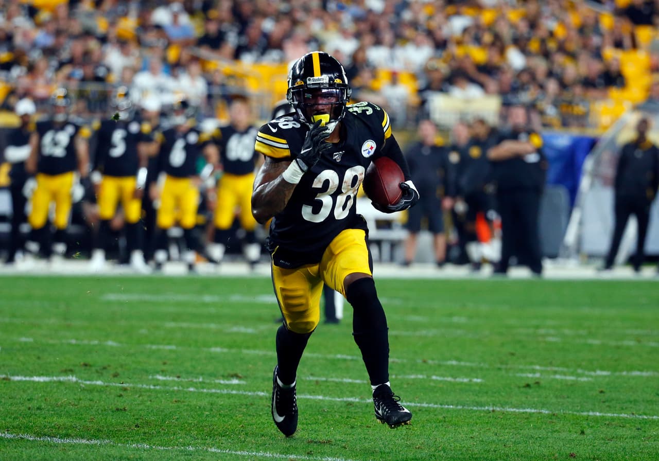 <b>6) Jaylen Samuels, RB Pittsburgh Steelers</b>. En esta pretemporada, cada vez que toca el ovoide, seis acarreos y una recepción, ha ganado ocho o más yardas, incluyendo una carrera de touchdown para darle a Pittsburgh ventaja de 7-0 ante Kansas City. Esto podría poner nervioso al corredor titular, James Conner
<b>.</b>