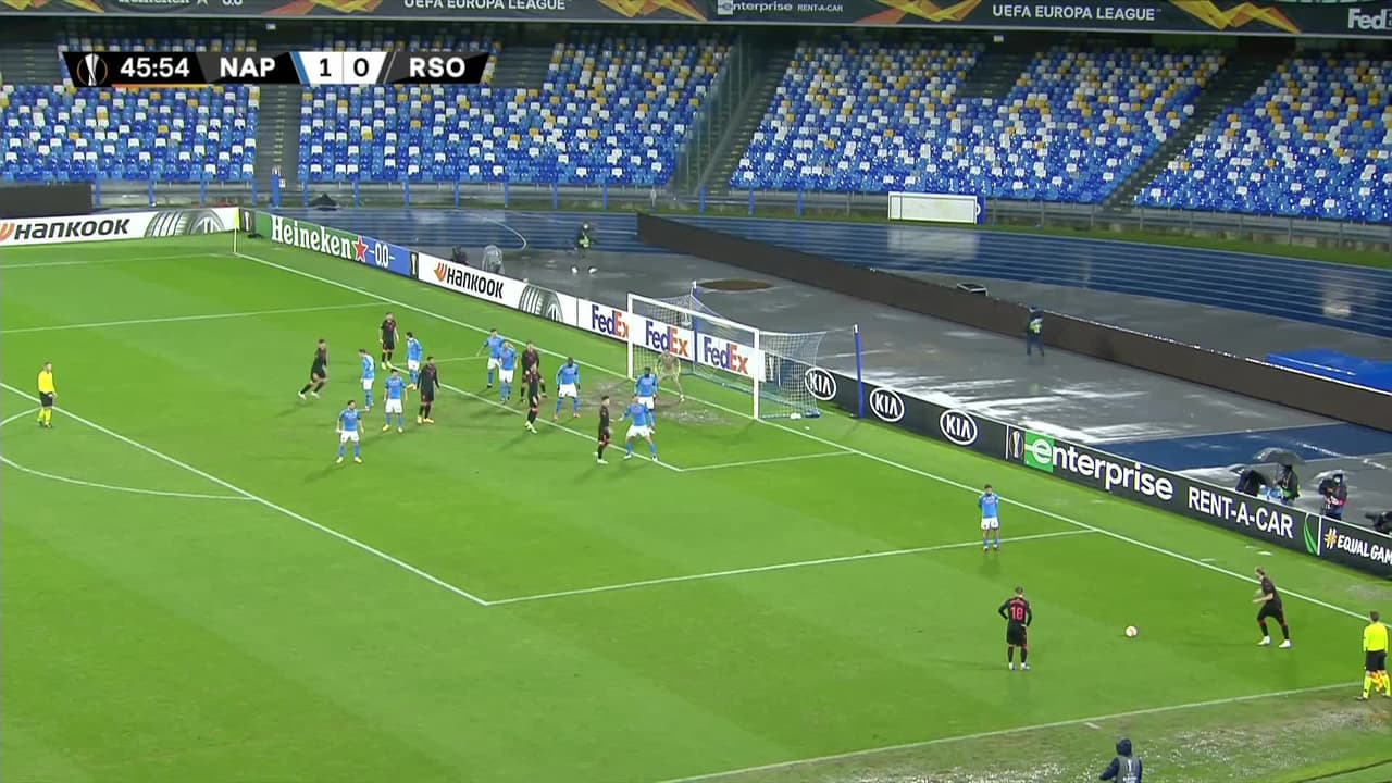 ¡TIRO ATAJADO! disparo por Mikel Merino.