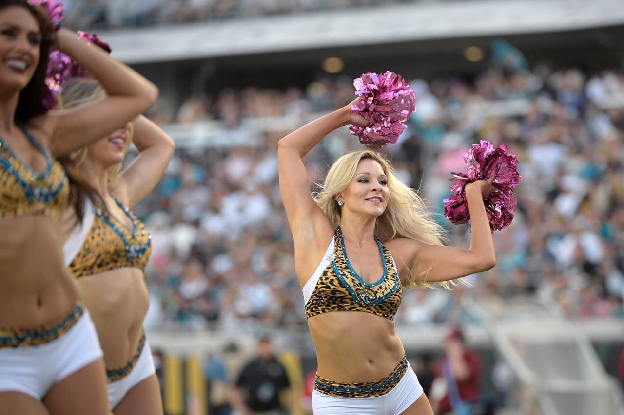 Son hermosas, tienen energía y sus bailes le dan alegría al ambiente en los estadios de la NFL: sin duda, las porristas tienen un papel muy especial para el espectáculo del fútbol americano.