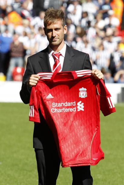 Al inicio del choque, los 'Reds' presentaron a su nuevo refuerzo, el portugués Raúl Meireles.