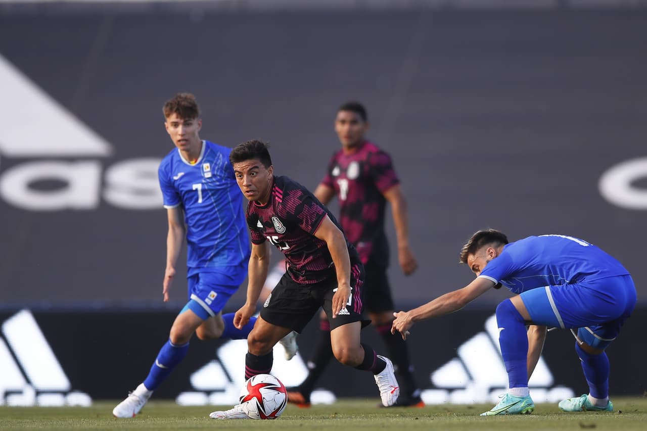 Jesús Angulo anota el único gol del partido y le da la victoria 1-0 al Tri sub-23 sobre Rumania.