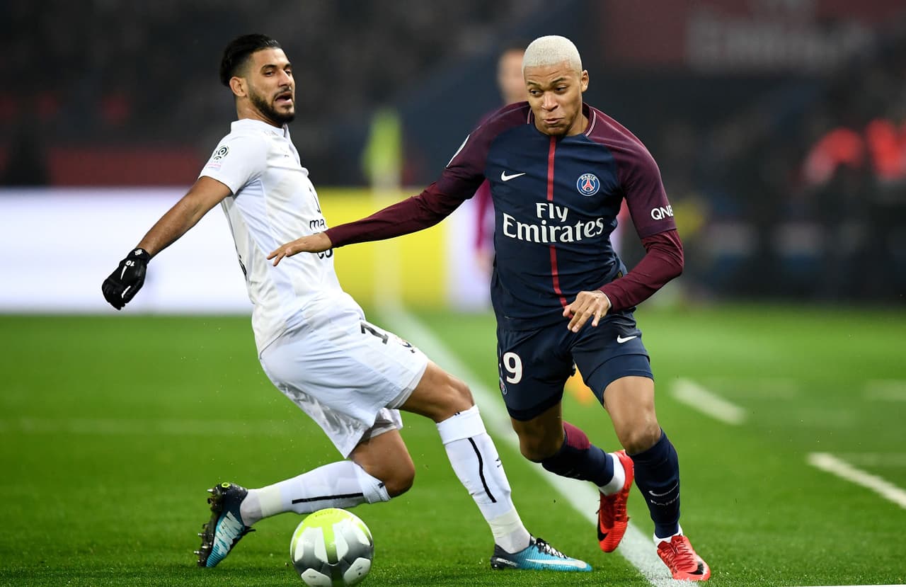 Kylian Mbappé, que cumplía 19 años este miércoles, llamó la atención con un nuevo color de pelo para festejar su natalicio.