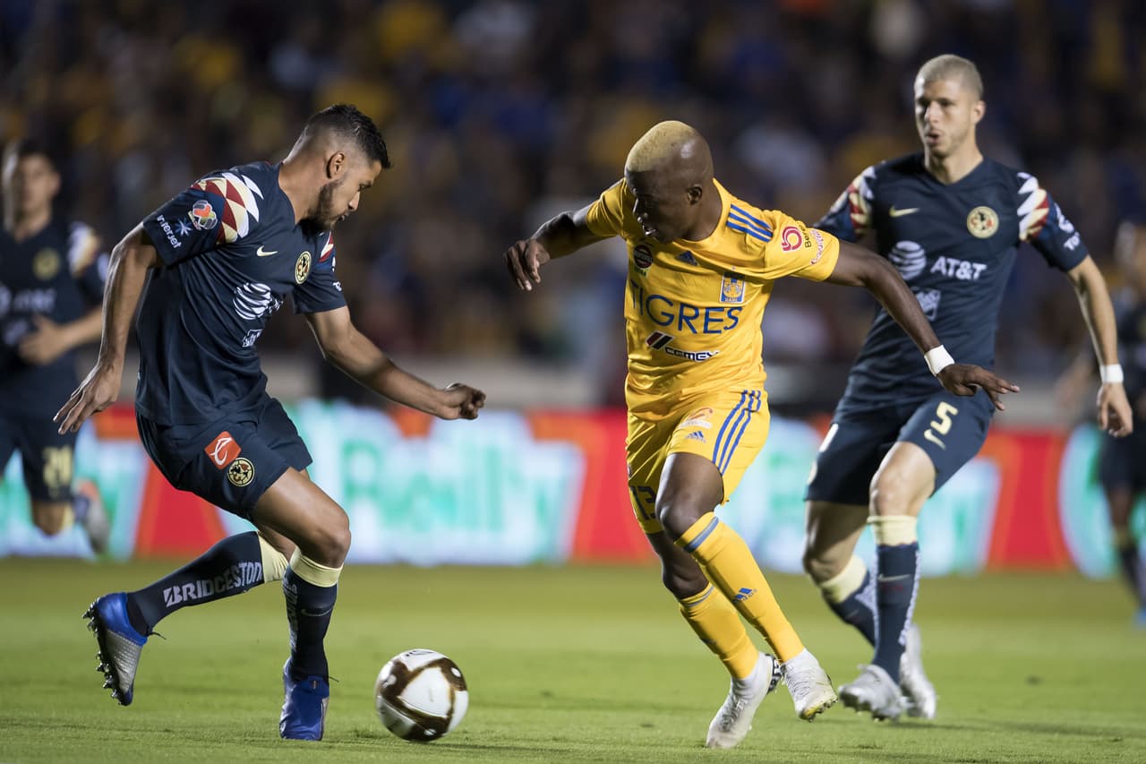 Contragolpe de Tigres pero a Valencia se le queda la bola.