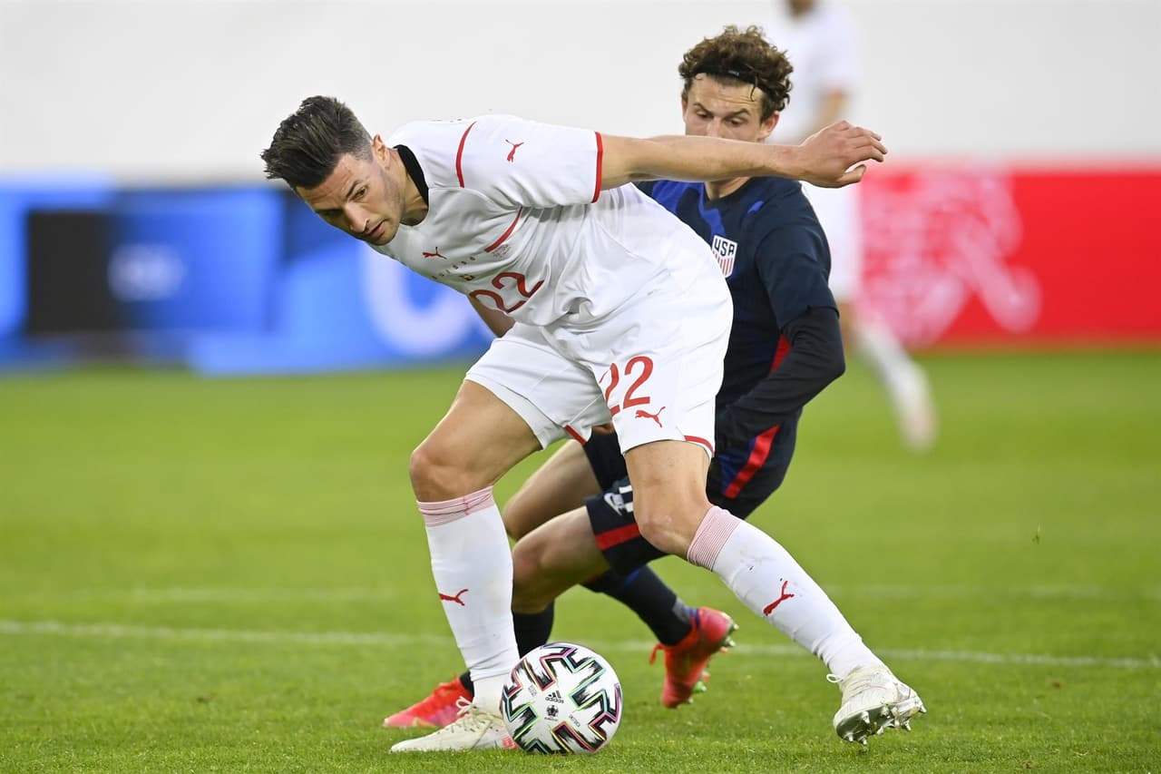 Suiza derrota a Estados Unidos en partido amistoso Internacional 2-1 llevado a cabo en en St. Gallen, Suiza. Sebastian Lletget abrió el marcador para el equipo de las barras y las estrellas, sin embargo, el equipo local empató el marcador a los pocos minutos con gol de Ricardo Rodríguez, y quien le dio la victoria a los suizos, fue Steven Suber durante la segunda mitad del encuentro.