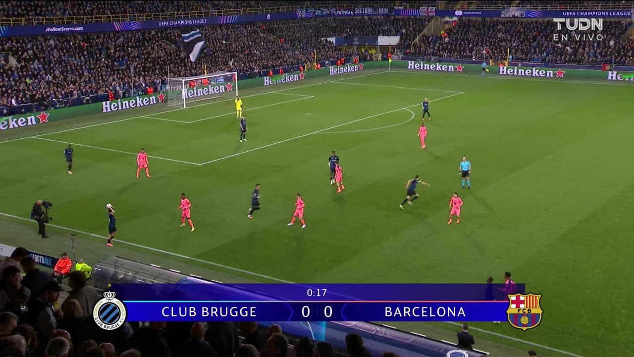 Arranca el partido y la pelota está en juego.