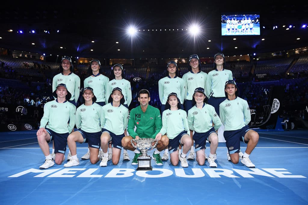 Con una gran remontada, Djokovic vence al austriaco Dominic Thiem con parciales de 6-4 / 4-6 / 2-6 / 6-3 / 6-4 y, por octava ocasión, se lleva el Australian Open y vuelve a ser el número uno.