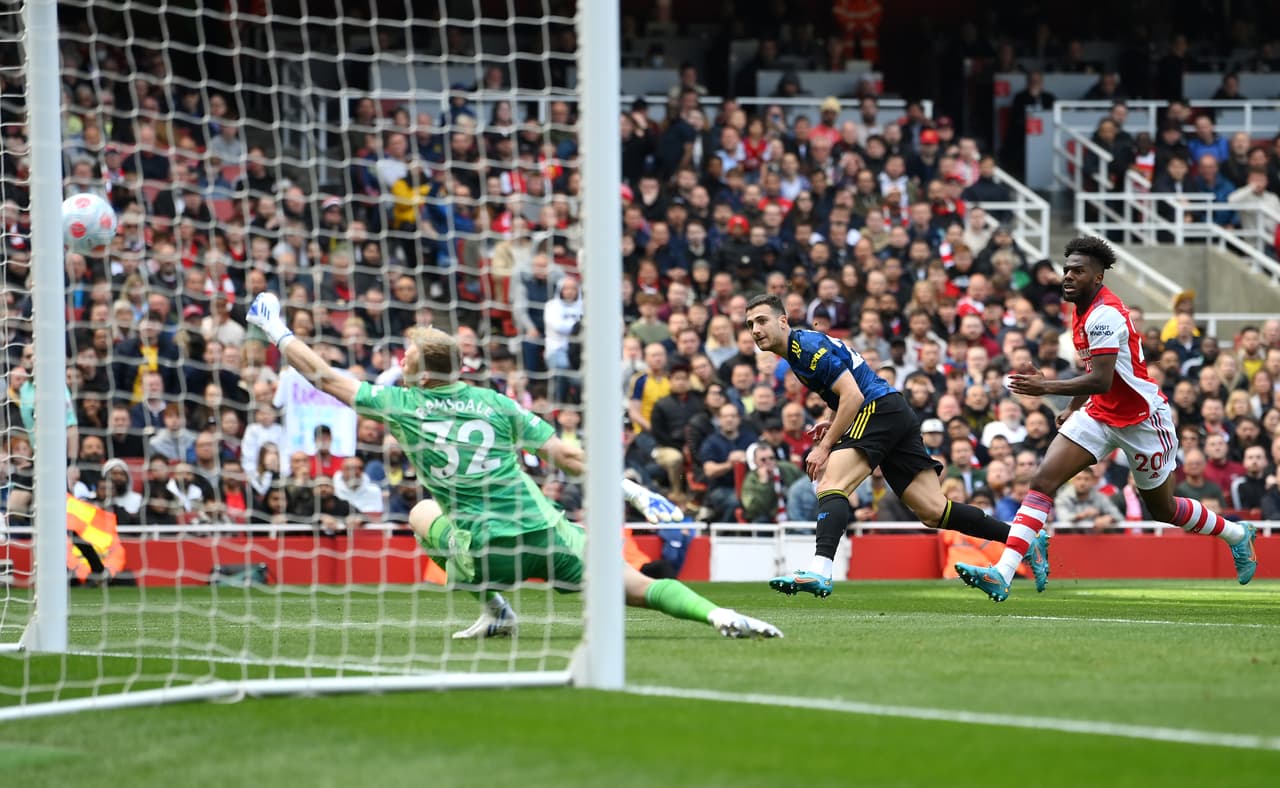 Arsenal venció 3-1 al Manchester United con goles de Nuno Tavares, Bukayo Saka y Granit Xhaka; Cristiano Ronaldo descontó en la Jornada 34.