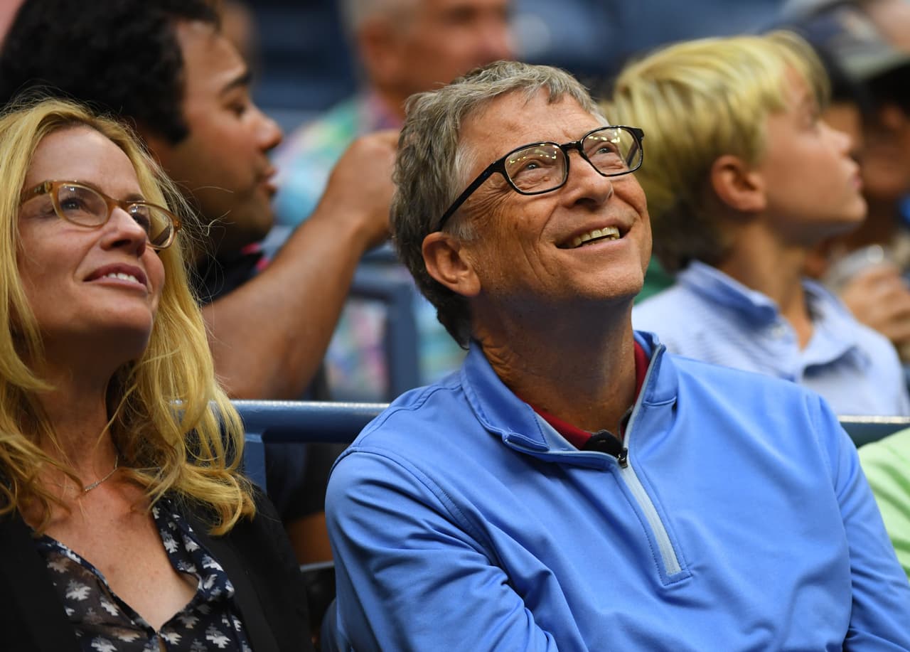 La actriz Elisabeth Shue y el fundador de Microsot Bill Gates presenciaron la jornada en el Arthur Ashe.
