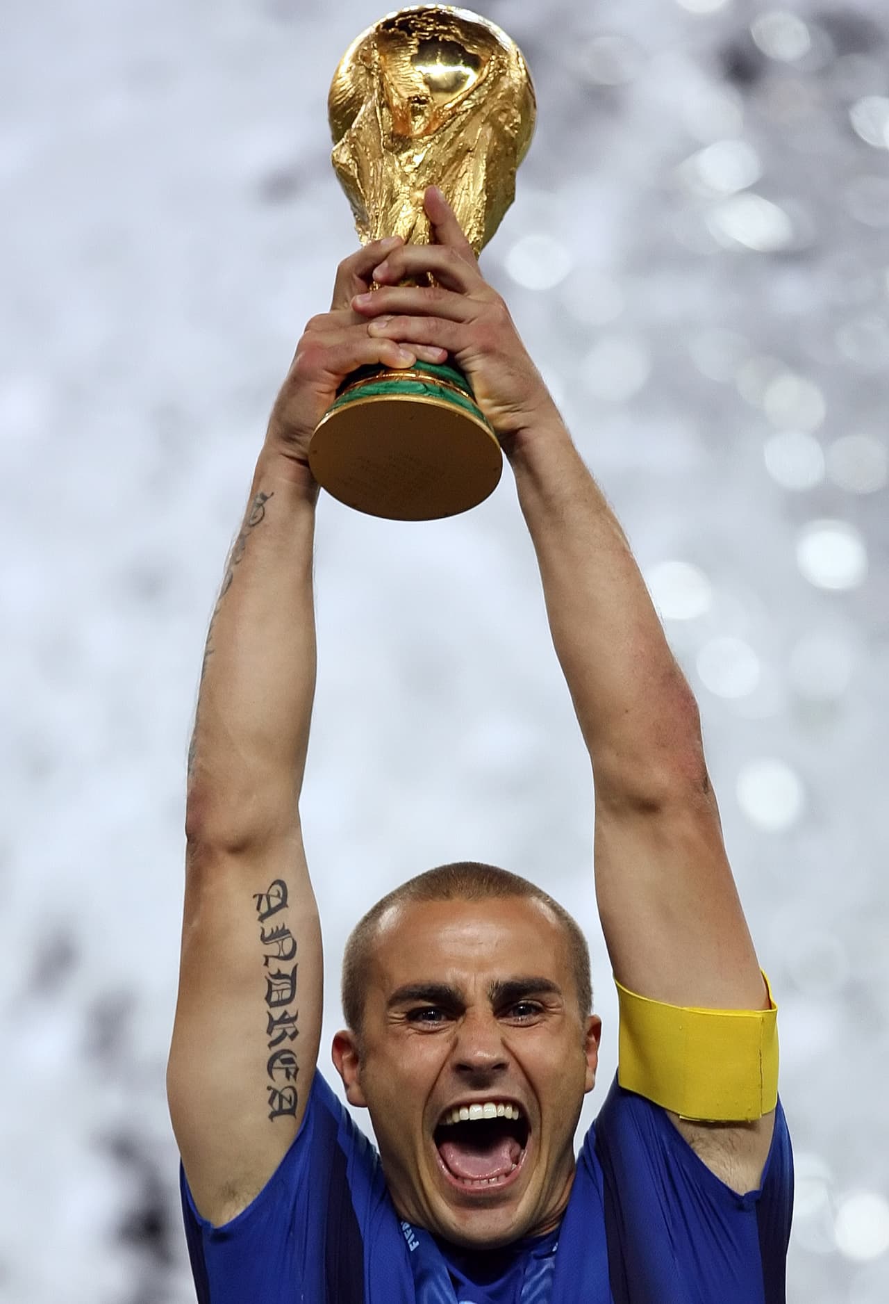 Fabio Cannavaro (Italia) - fue el capitán del equipo italiano en el título mundial de Alemania 2006, que también le significó ganar el Balón de Oro.