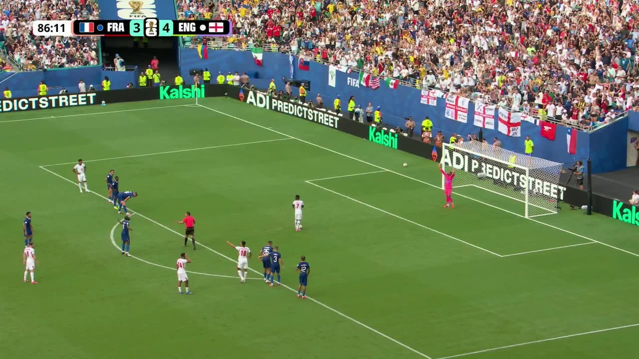 ¡GOL!  anota para Inglaterra. Bukayo Saka