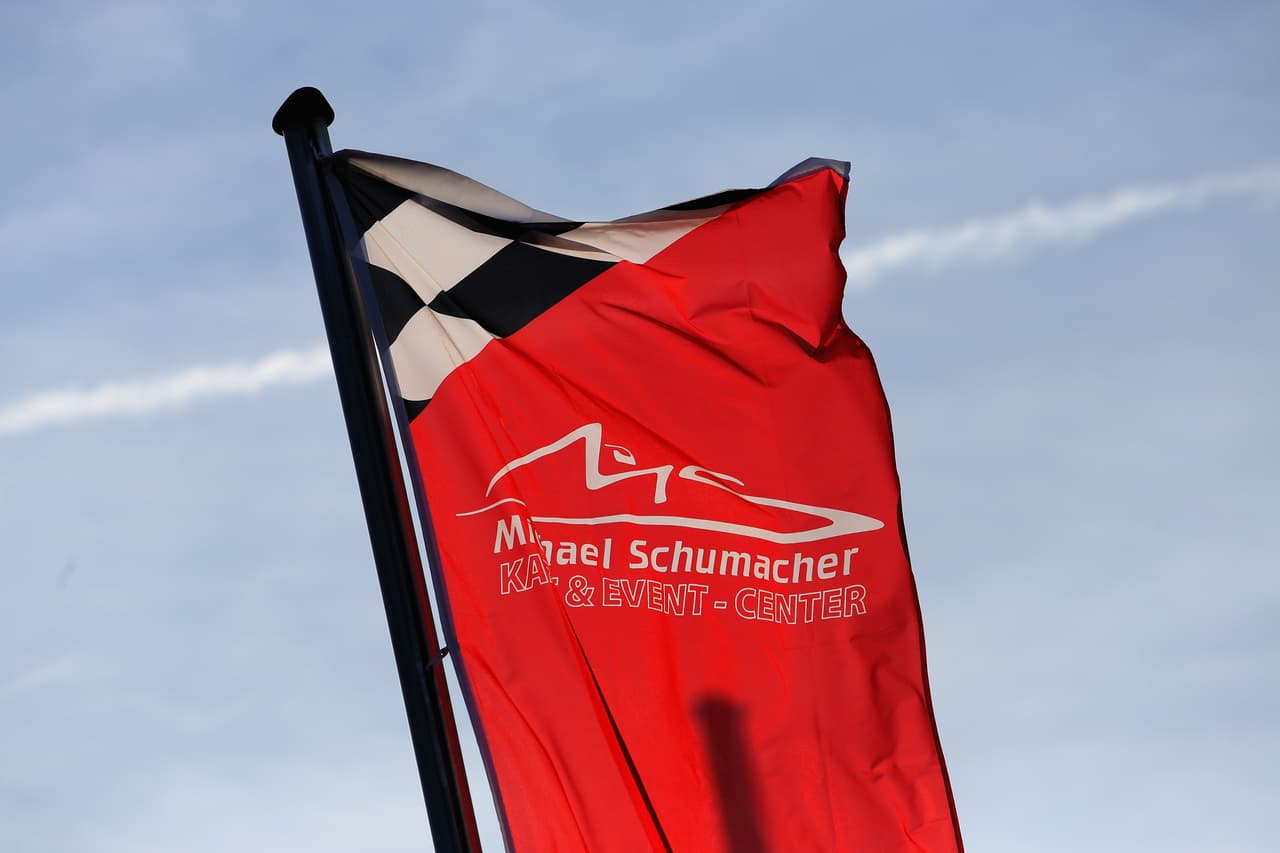 De 'Schumi' solo se sabe que no puede caminar y que cuenta con un equipo médico de 15 personas, que firmaron un estricto acuerdo de confidencialidad: "su salud es un tema privado", repiten.