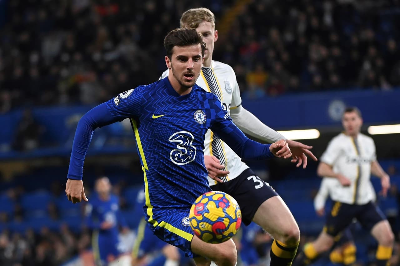 Chelsea y Everton empatan 1-1 en Stamford Bridge. Mason Mount abrió el marcador para los 'Blues', pero Jarrad Branthwaite igualó el encuentro y reparten puntos durante la J17 en la Premier League. Los de Tuchel se alejan de la cima y ya son terceros en la tabla.