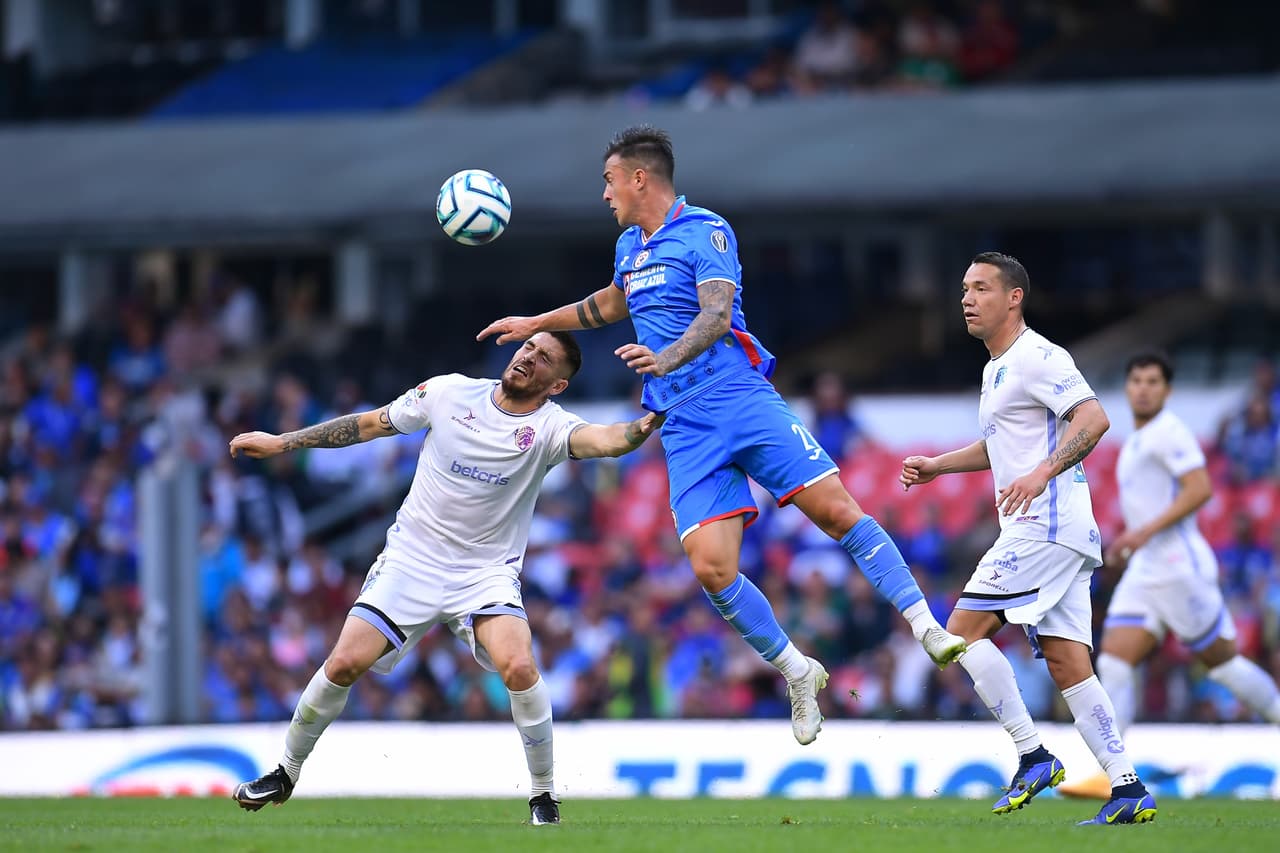 Ricardo 'Tuca' Ferretti se estrenó como director técnico de Cruz Azul y se lleva la victoria que necesitaban los 'cementeros' para pelear posiciones de repechaje y de paso, el estratega consigue su quinta victoria en su partido de presentación al frente de un equipo de la Liga MX.