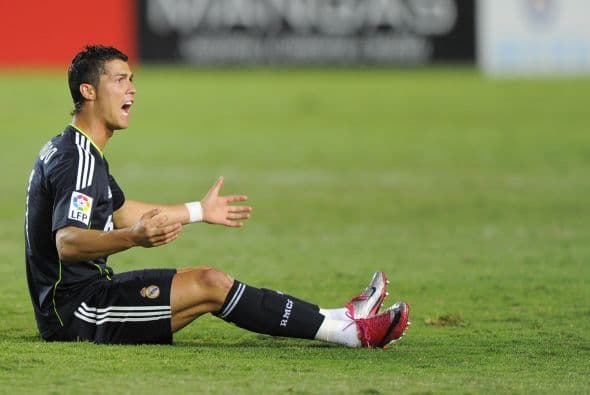 Cristiano Ronaldo, quien fue titular, se hizo presente con disparos a balón parado, pero nada de peligro.