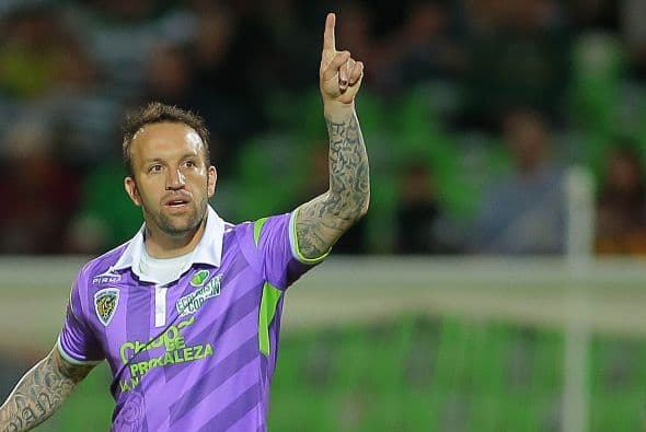 Delantero que con los años se ha vuelto más completo, no requiere de ser el hombre principal al frente, y aparte de anotar también sabe asistir. Al New York City FC le urge alguien que acompañe a David Villa, que sea aguerrido, que vaya a todas y que sea efectivo.