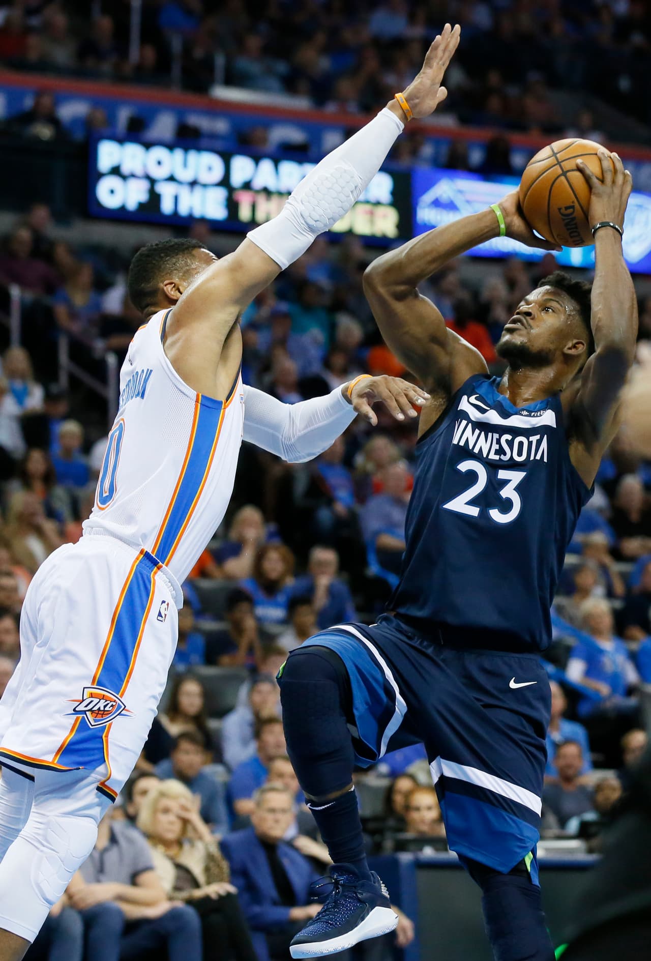 Un triple de Andrew Wiggins cuando el tiempo expiraba le dio un triunfo a los Timberwolves con pizarra de 115-113 sobre el Thunder.
