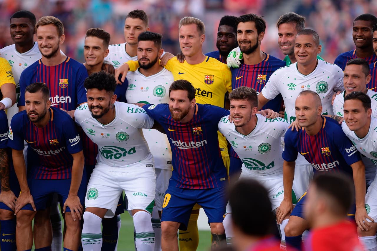 Incluso, con el apoyo de Neymar, Chapecoense fue invitado por Barcelona en España para disputar el trofeo Joan Gamper.