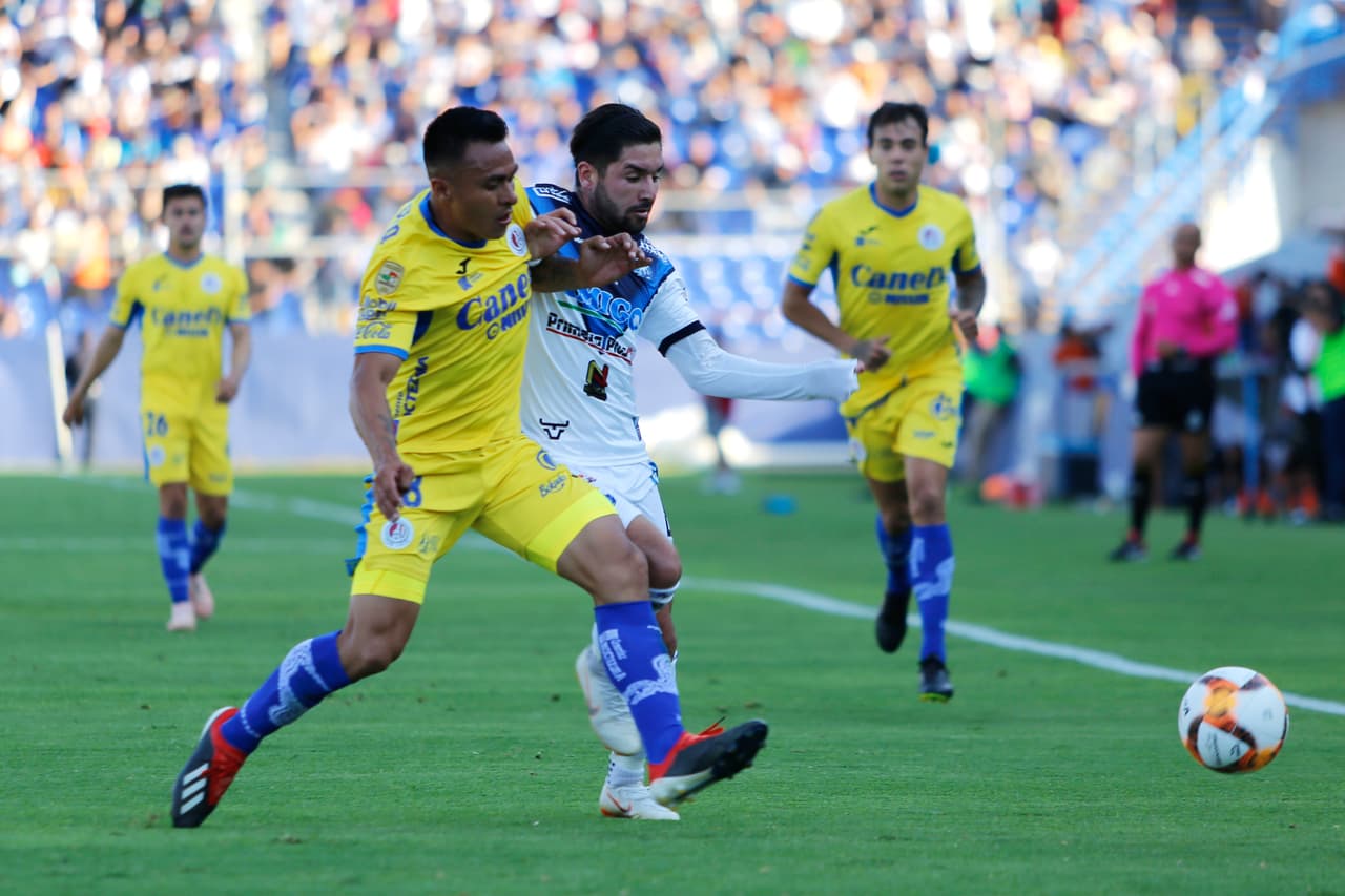 Para la segunda mitad los locales salieron decididos a conseguir el empate aunque eso le permitía al San Luis jugar con la desesperación del octavo clasificado.