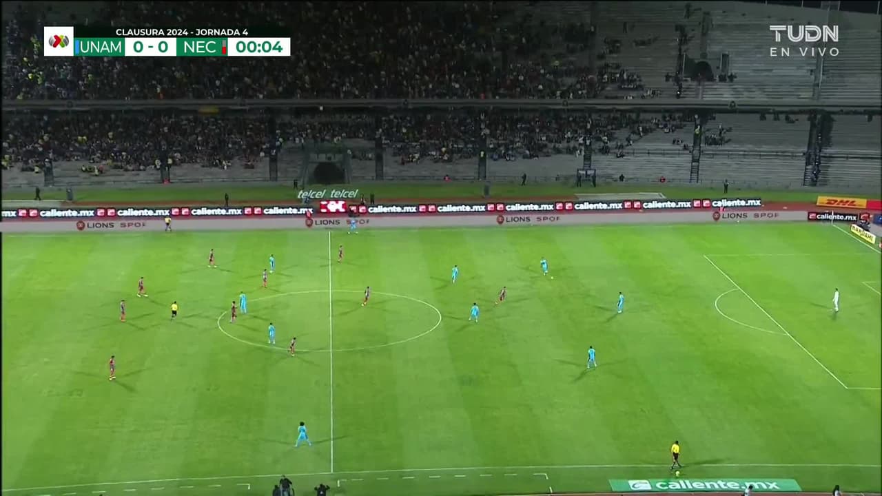 Arranca el partido y la pelota está en juego.